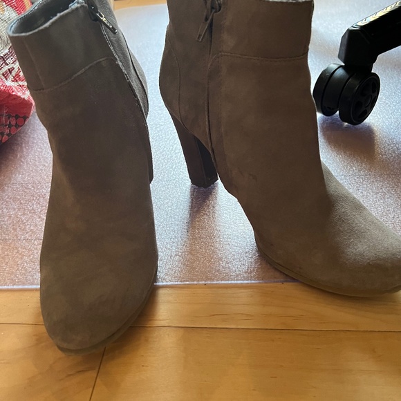 Boots - Picture 1 of 5